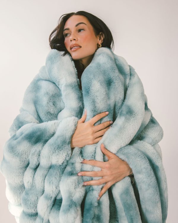 Extreme Ultra Cloud Smoke Blue Blanket