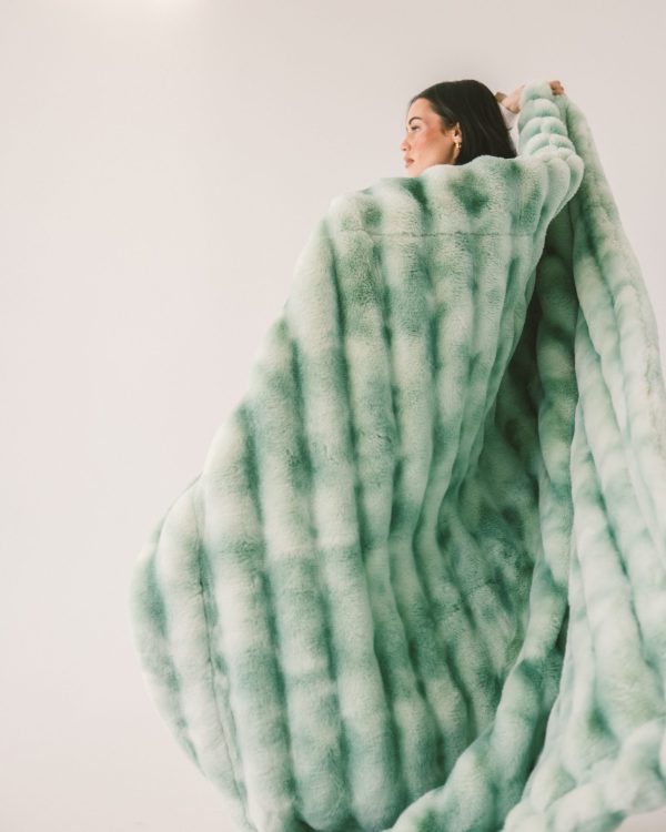 Extreme Ultra Cloud Malachite Green Blanket