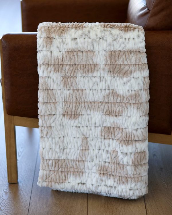 Sandra Plush Blanket
