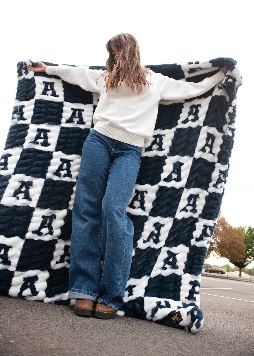 Utah State Aggies Blanket - Hugs - Image 4