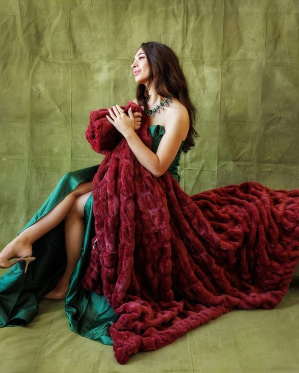 Hugs Brick Red Blanket