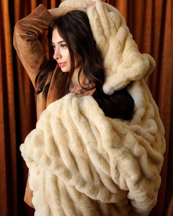 Hugs Vanilla Bean Blanket