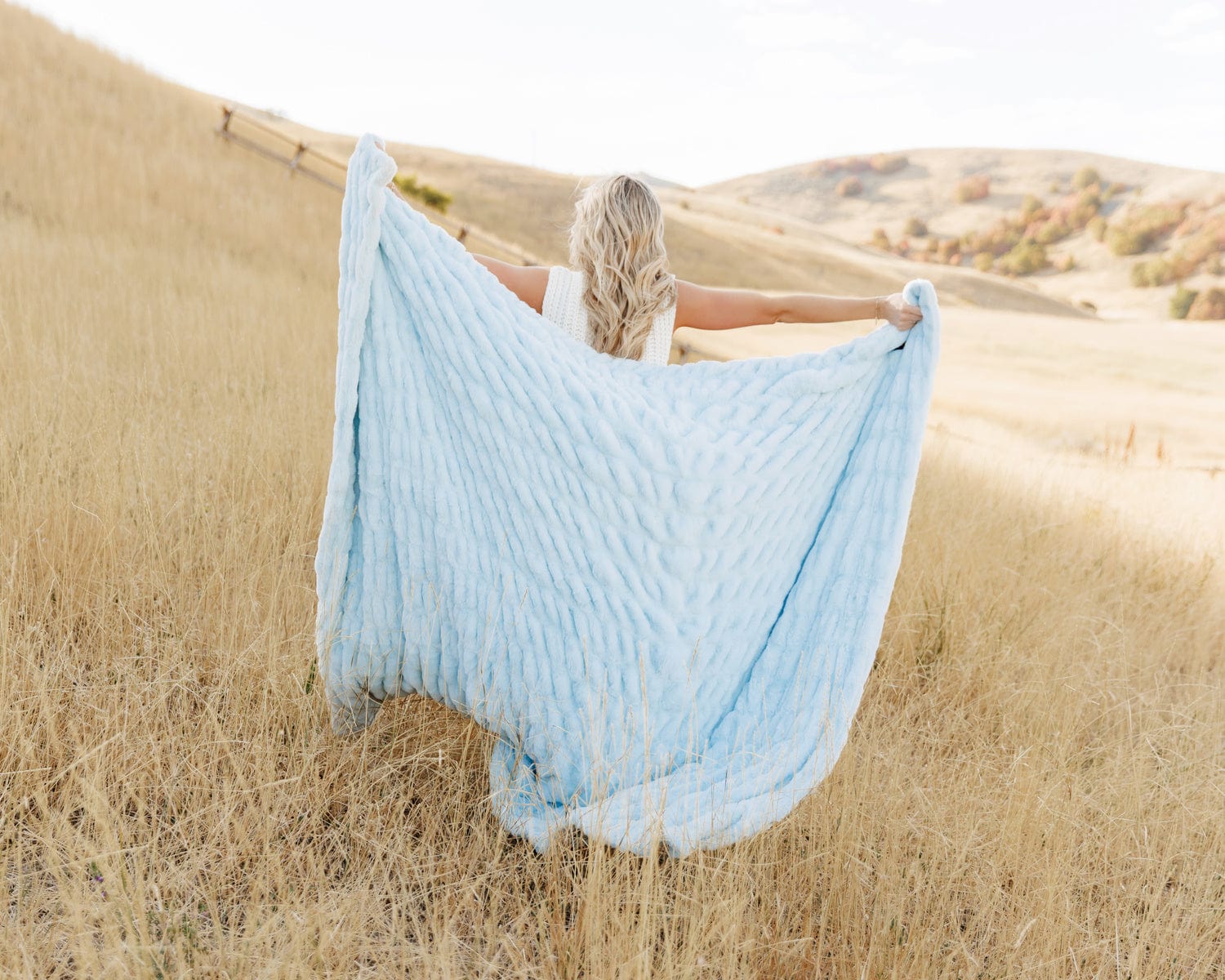 Hugs Ice Blue Blanket - Image 5