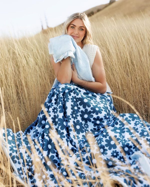 Dreamy Blooms Blanket
